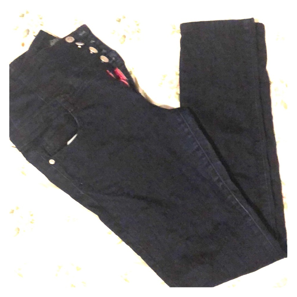 High waisted blue jeans with four buttons